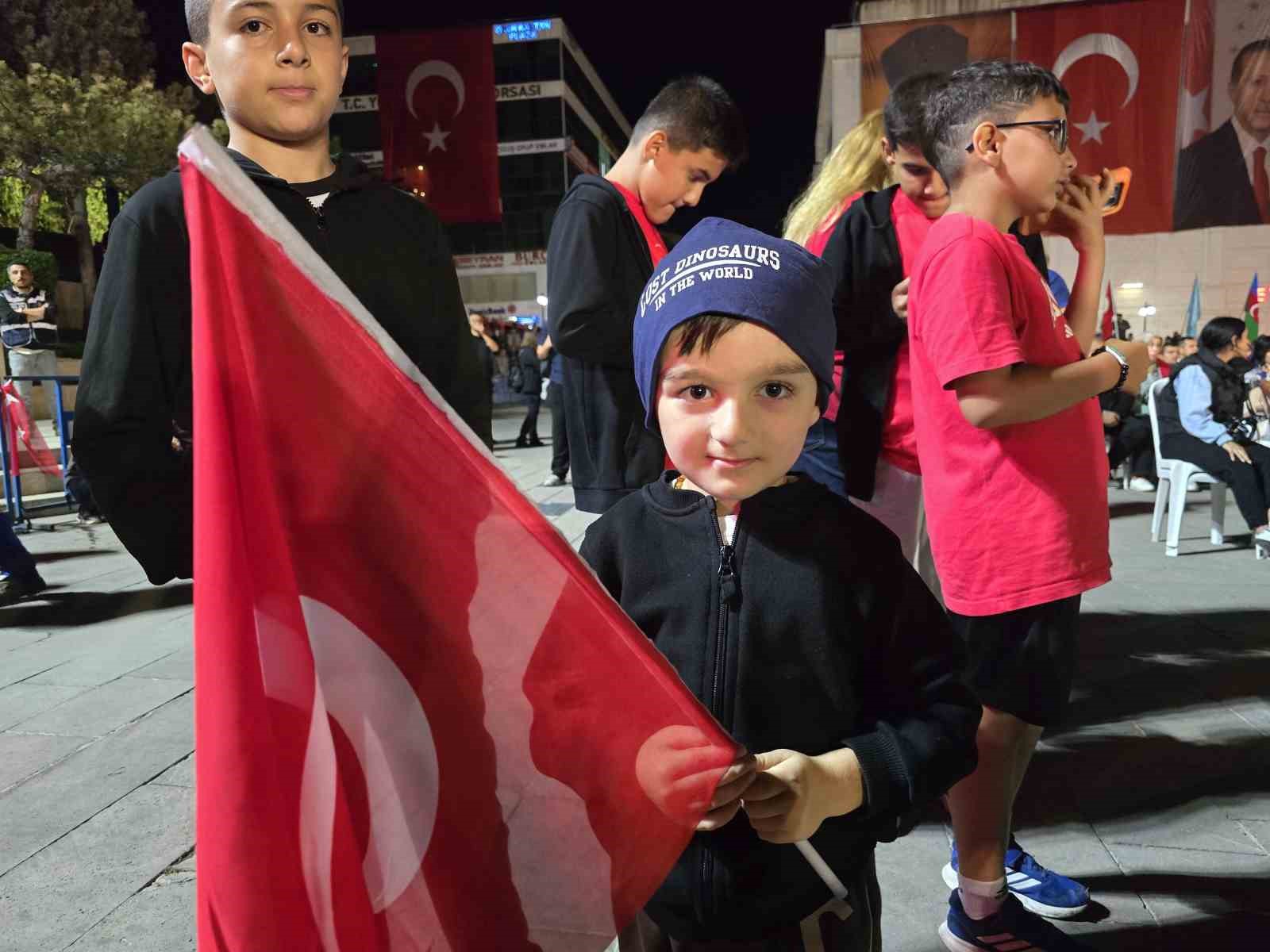 Yozgatlılar Demokrasi ve Milli Birlik Günü’nde meydanı doldurdu