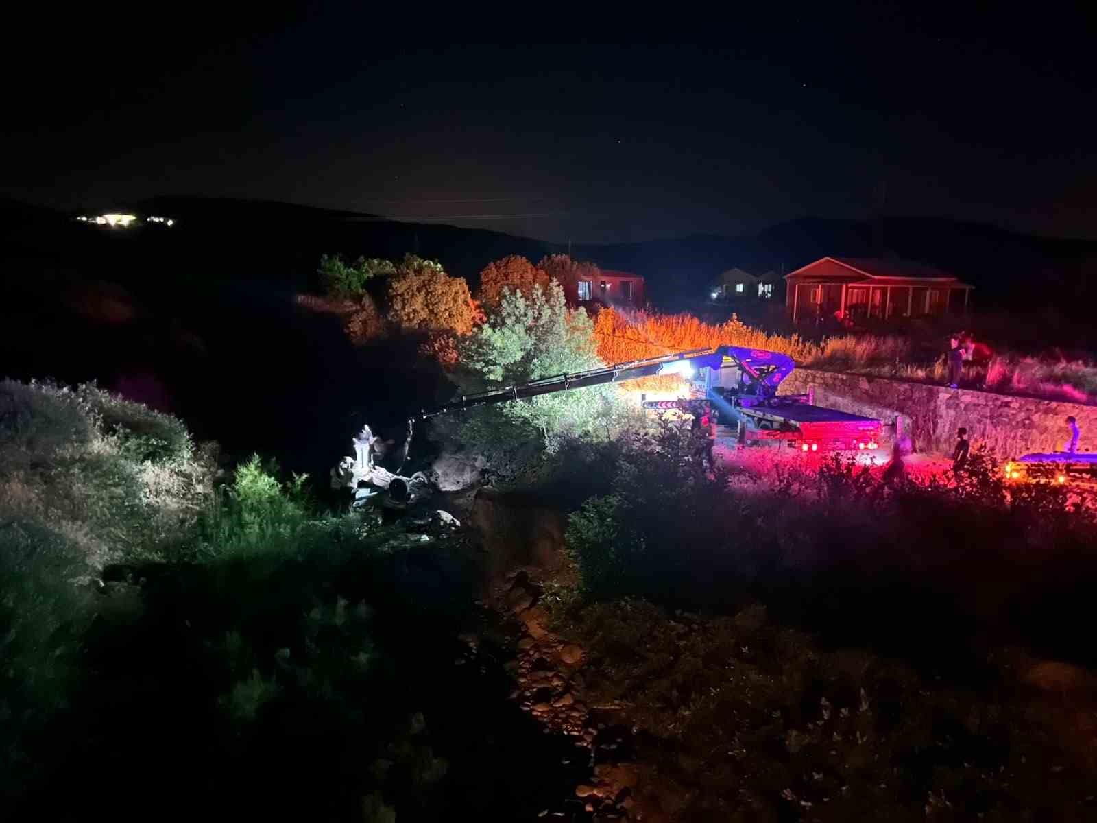 Çanakkale’de dereye uçan aracın sürücüsü hayatını kaybetti