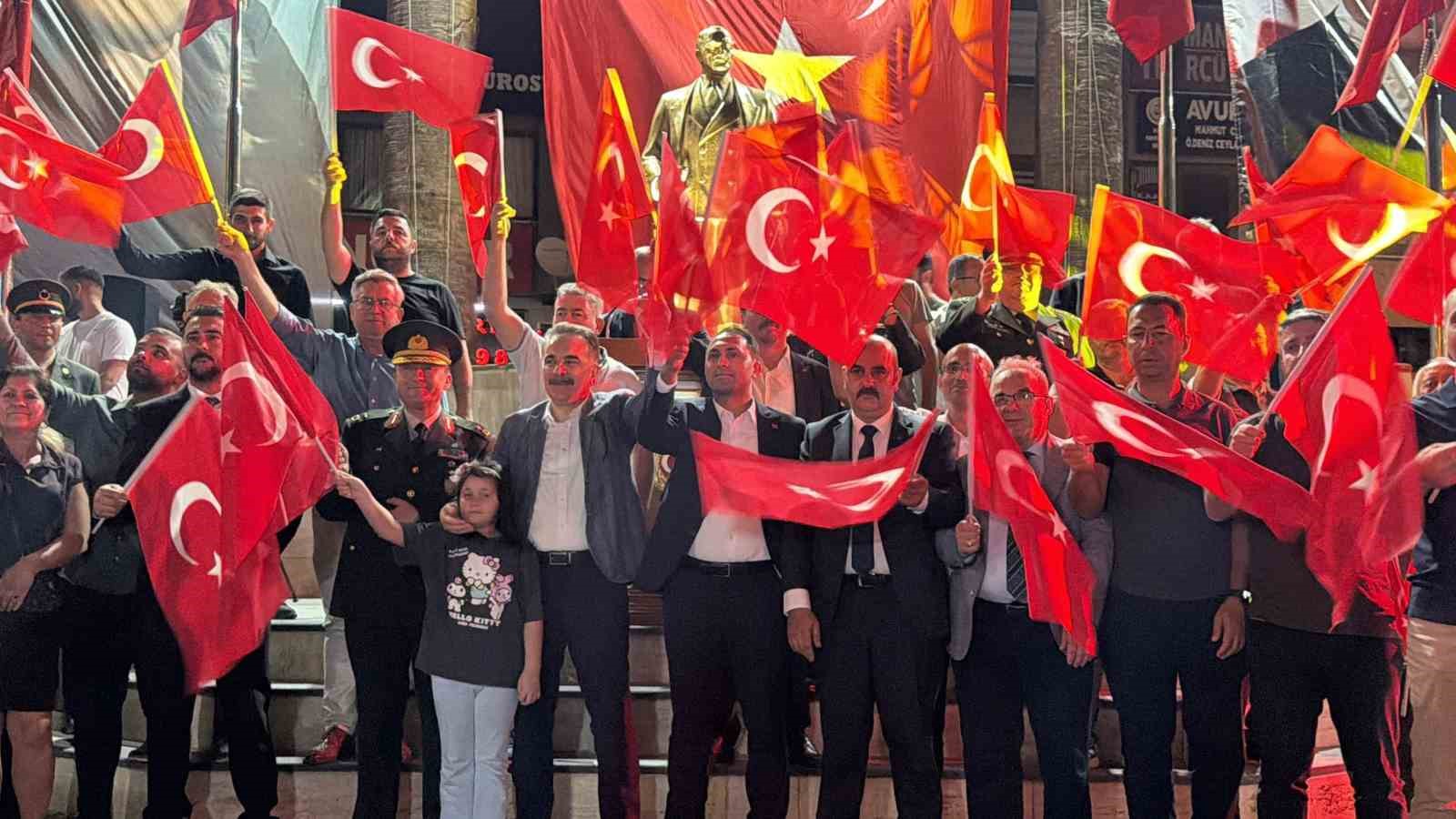 Edremit, 15 Temmuz’da tek yürek oldu