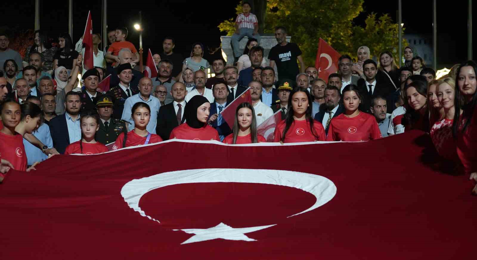 Kırıkkale 15 Temmuz’da tek yürek oldu: Binlerce vatandaş demokrasi yürüyüşünde buluştu
