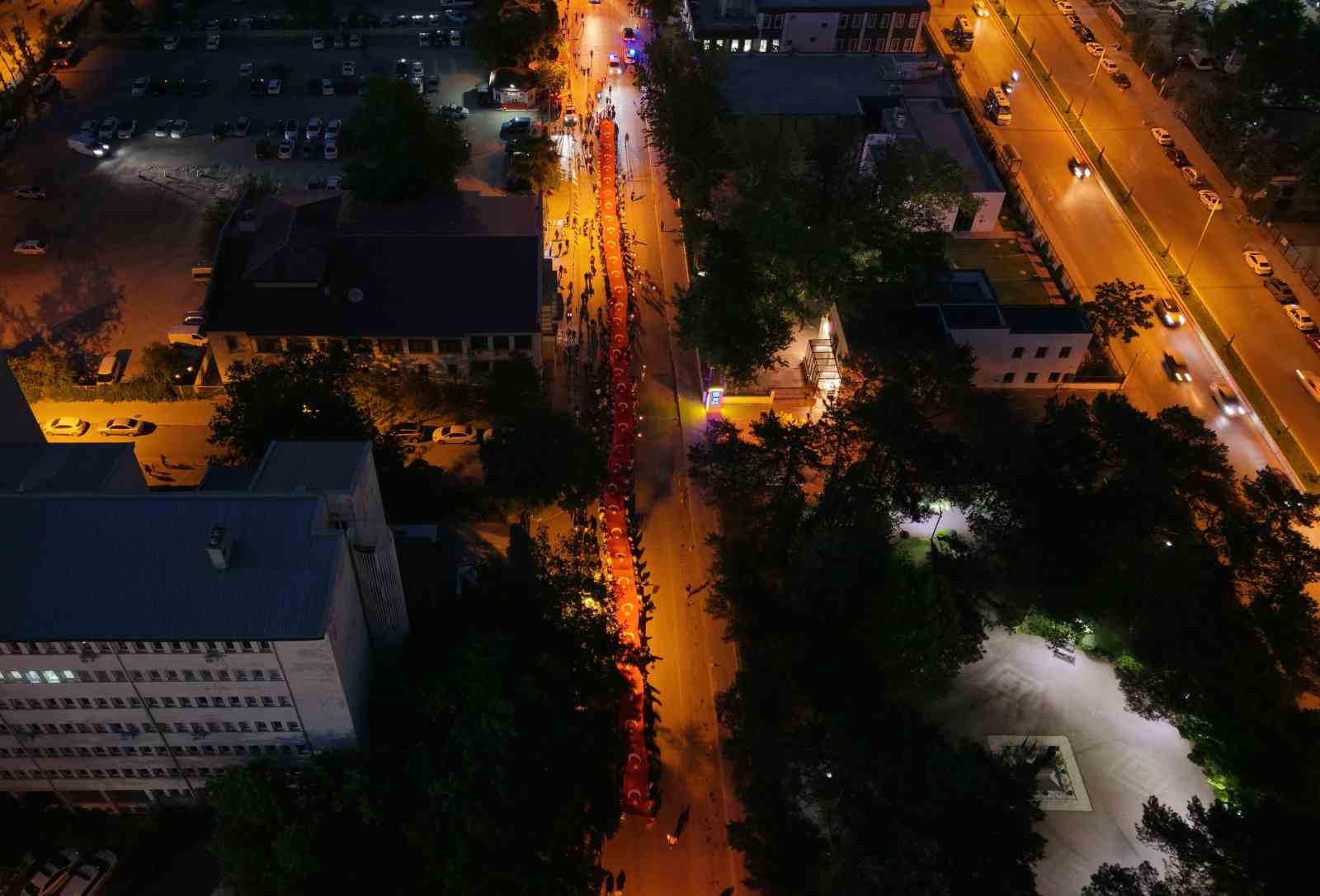 Kırıkkale 15 Temmuz’da tek yürek oldu: Binlerce vatandaş demokrasi yürüyüşünde buluştu