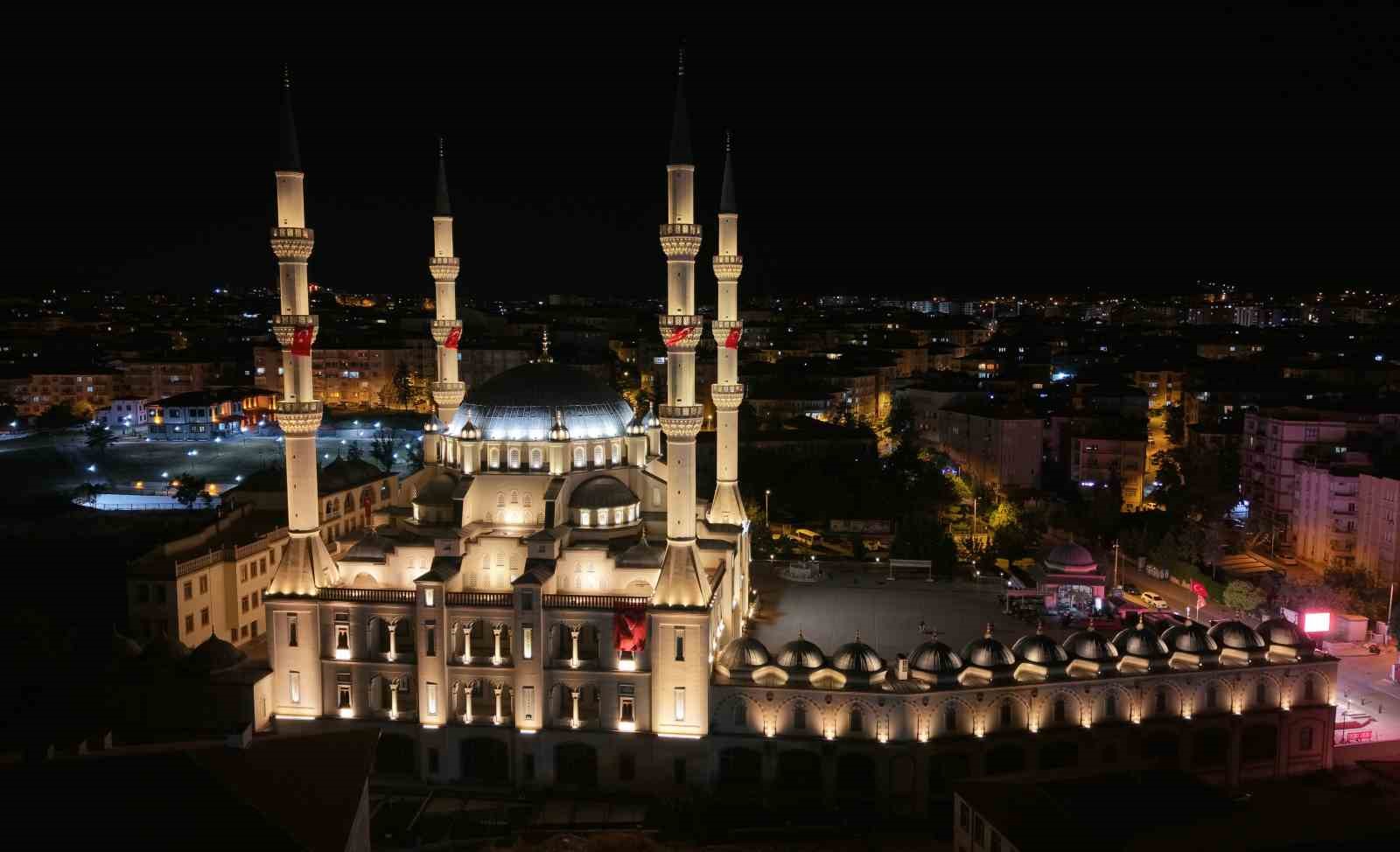 Kırıkkale 15 Temmuz’da tek yürek oldu: Binlerce vatandaş demokrasi yürüyüşünde buluştu