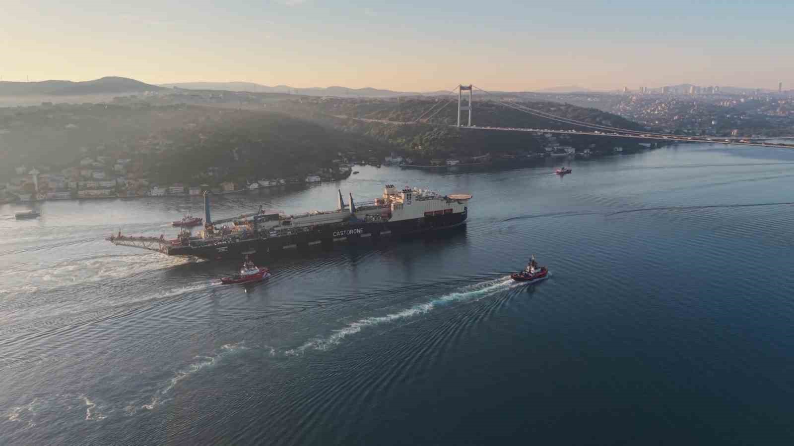 325 metrelik dev boru döşeme gemisi İstanbul Boğazı’ndan geçiş yaptı
