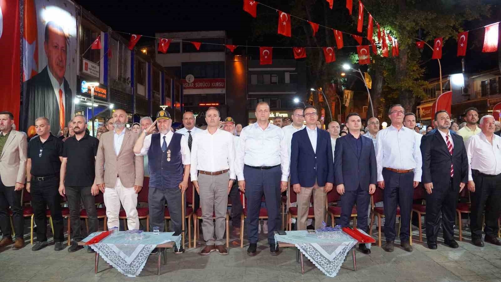 İznikliler meydana akın etti