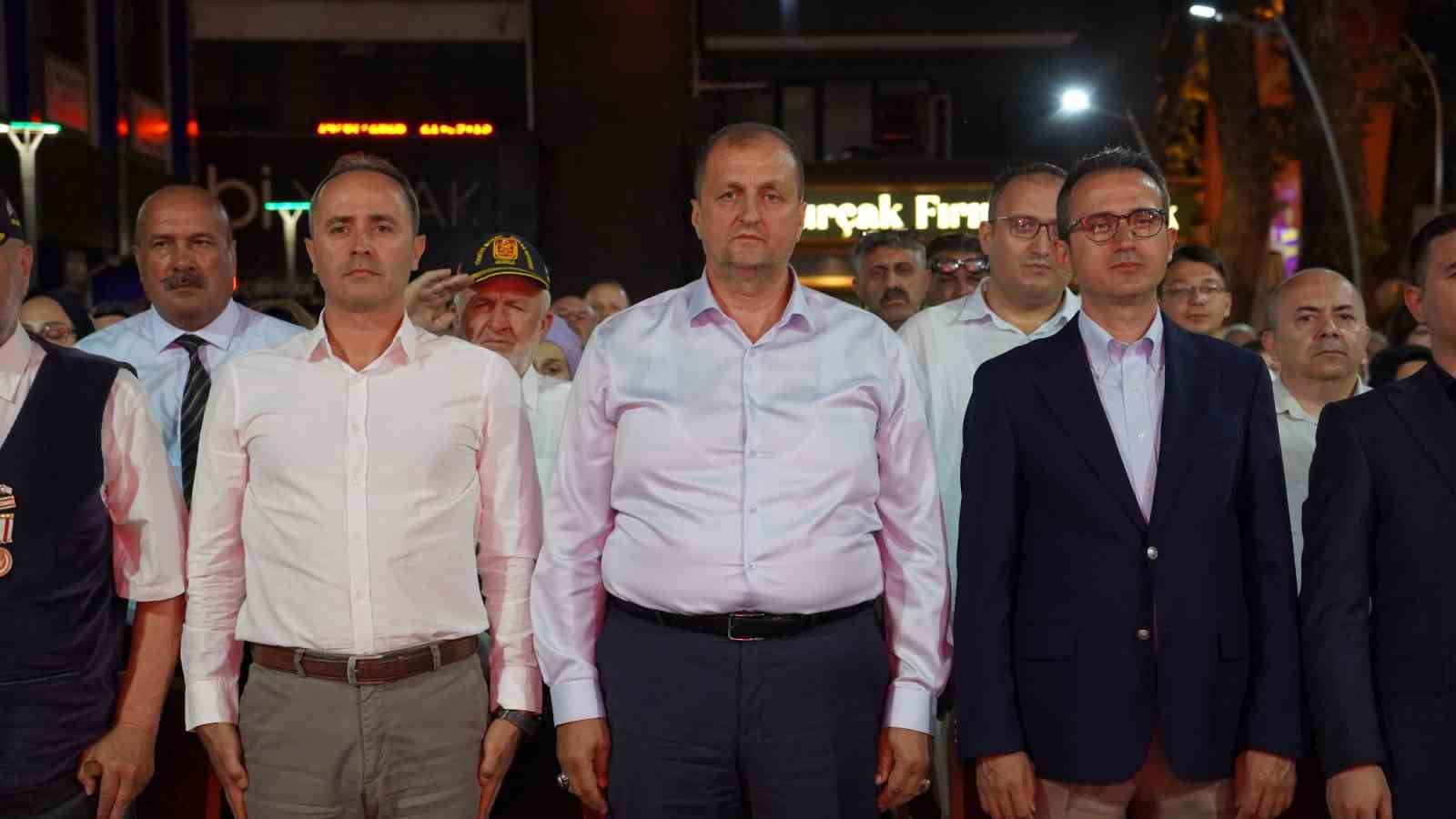 İznikliler meydana akın etti