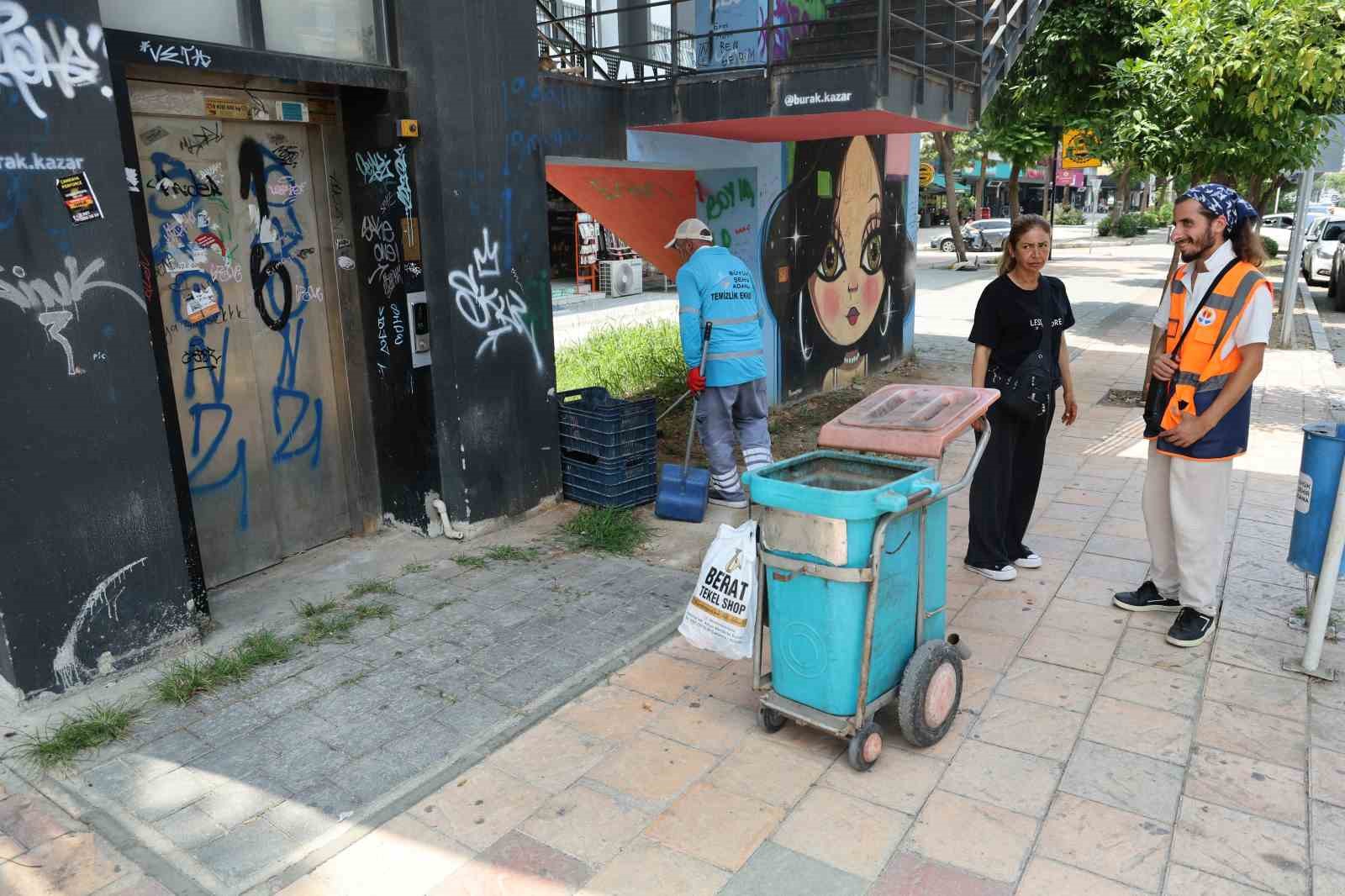 Adana’da milyonluk üst geçitler çürümeye terk edildi