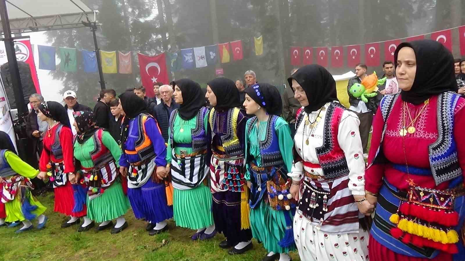 Sinlice Köyü 27. Göllüalan Şenlikleri sis ve yağmur altında düzenlendi