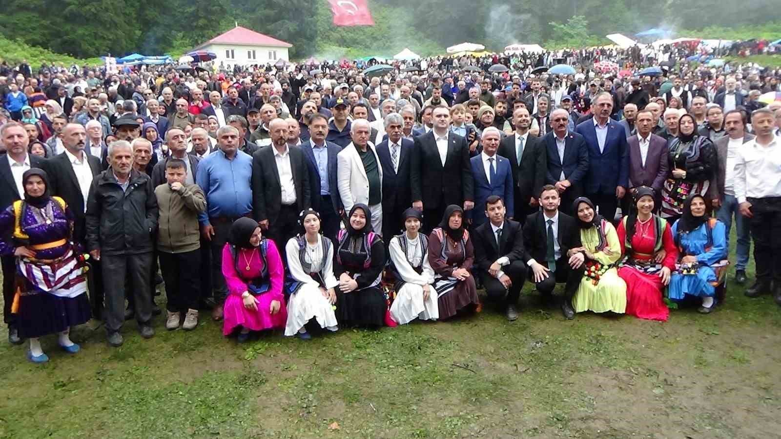 Sinlice Köyü 27. Göllüalan Şenlikleri sis ve yağmur altında düzenlendi