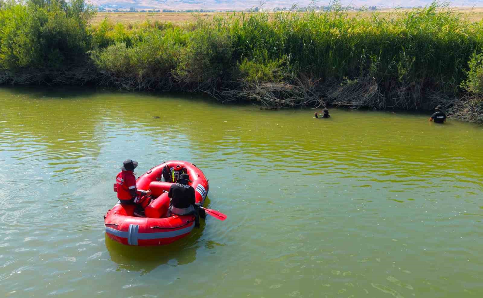 Murat Nehri’nde kaybolan Berat’ı arama çalışmaları 7. gününde