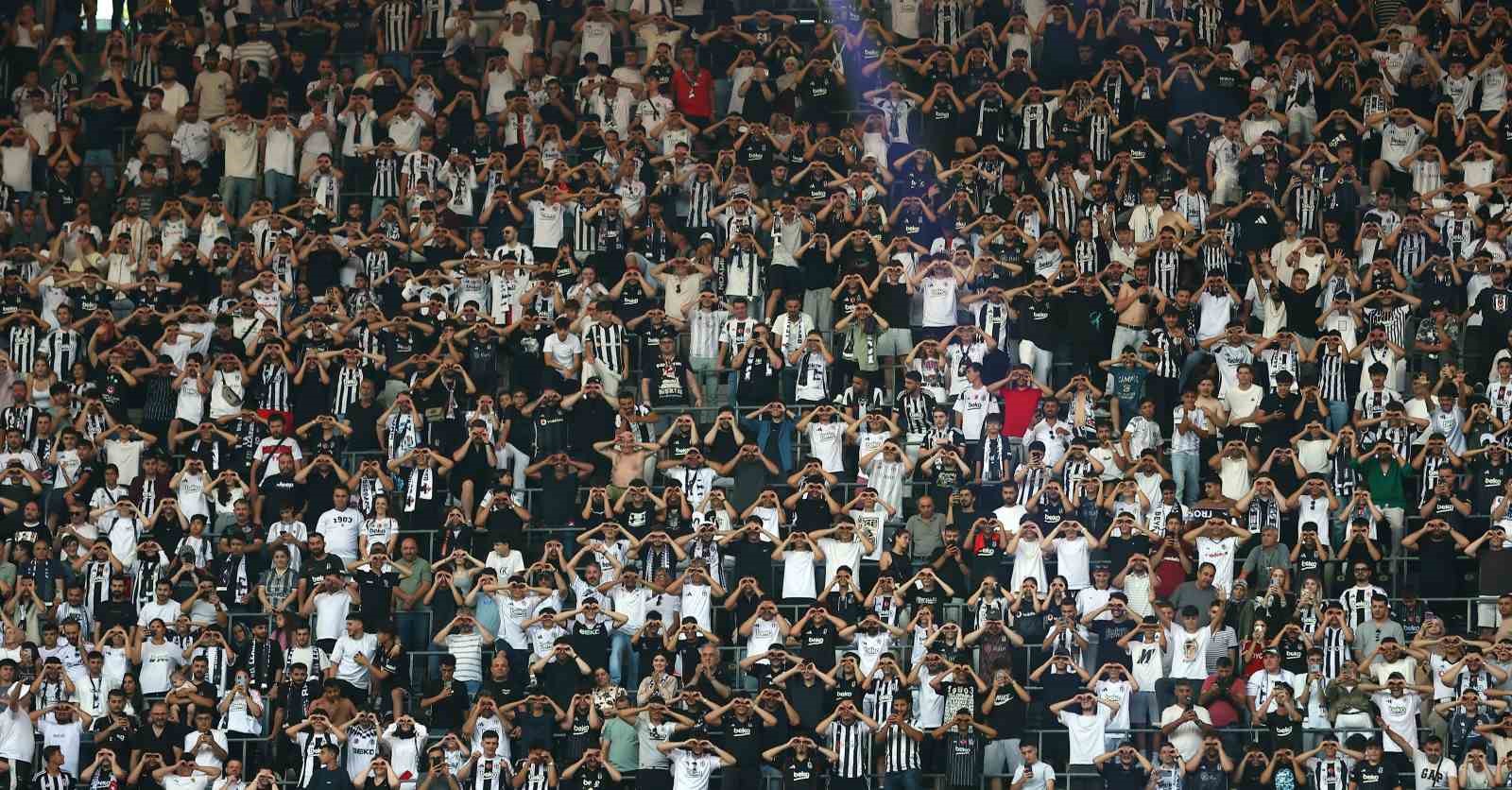 Leandro Trossard, 20 bin taraftarın önünde imzayı attı