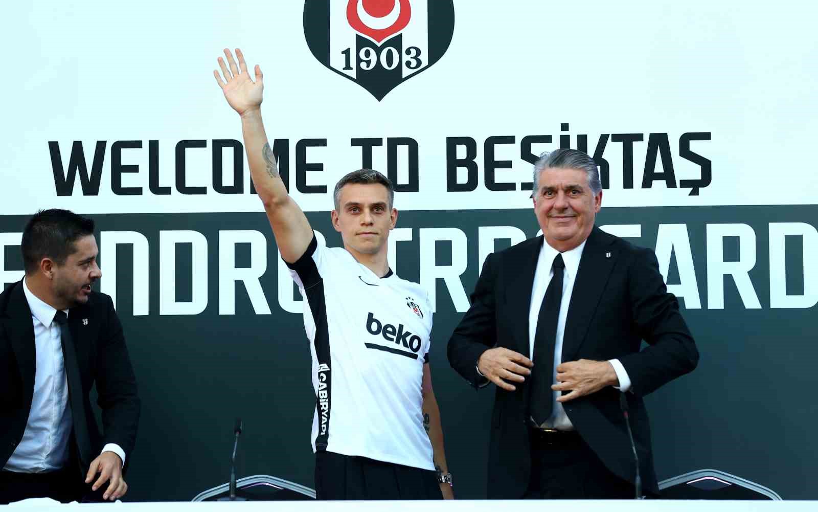 Leandro Trossard, 20 bin taraftarın önünde imzayı attı