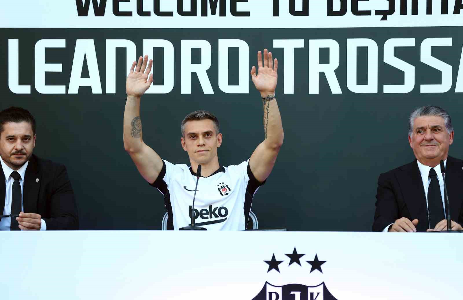 Leandro Trossard, 20 bin taraftarın önünde imzayı attı