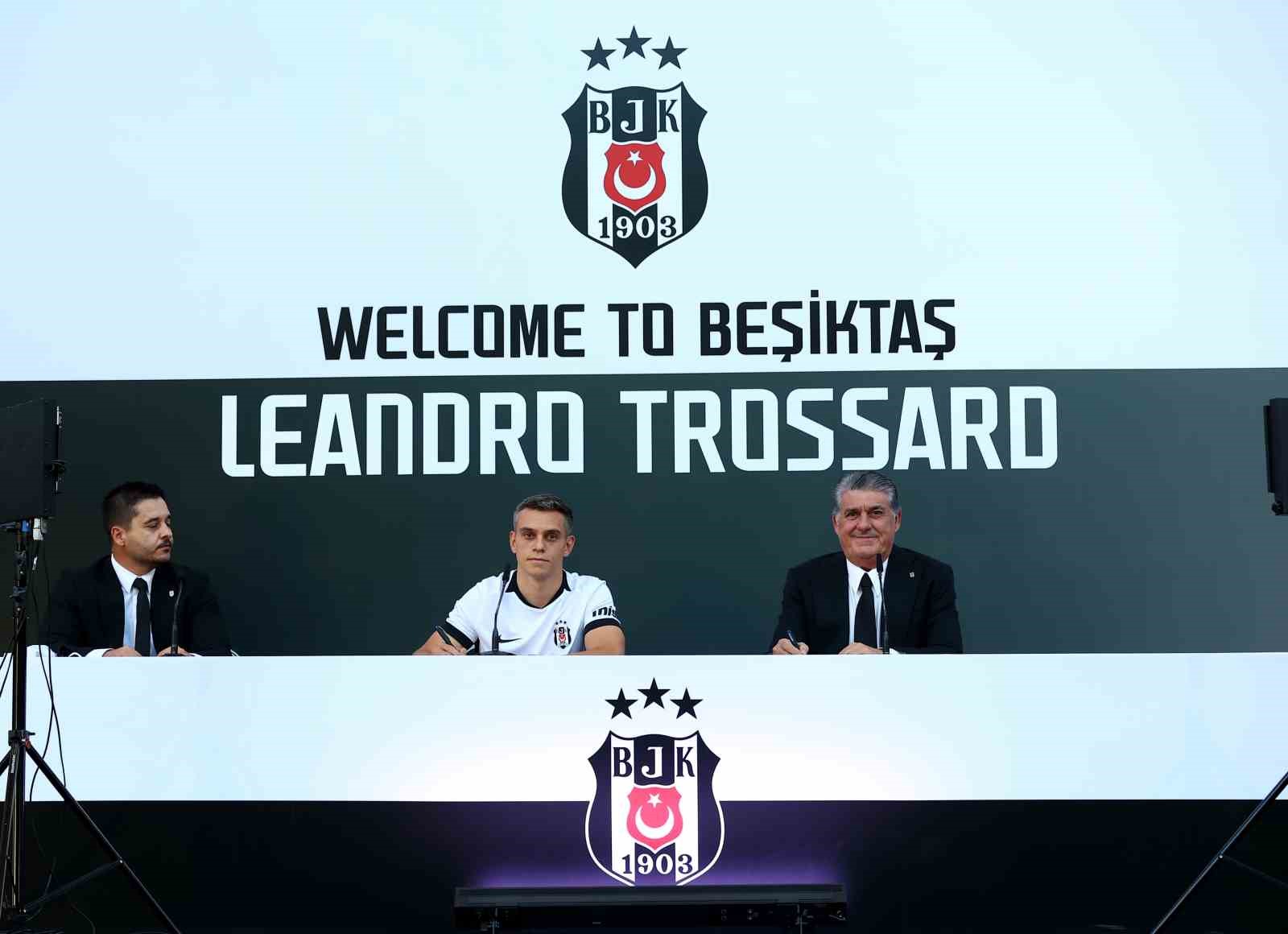 Leandro Trossard, 20 bin taraftarın önünde imzayı attı
