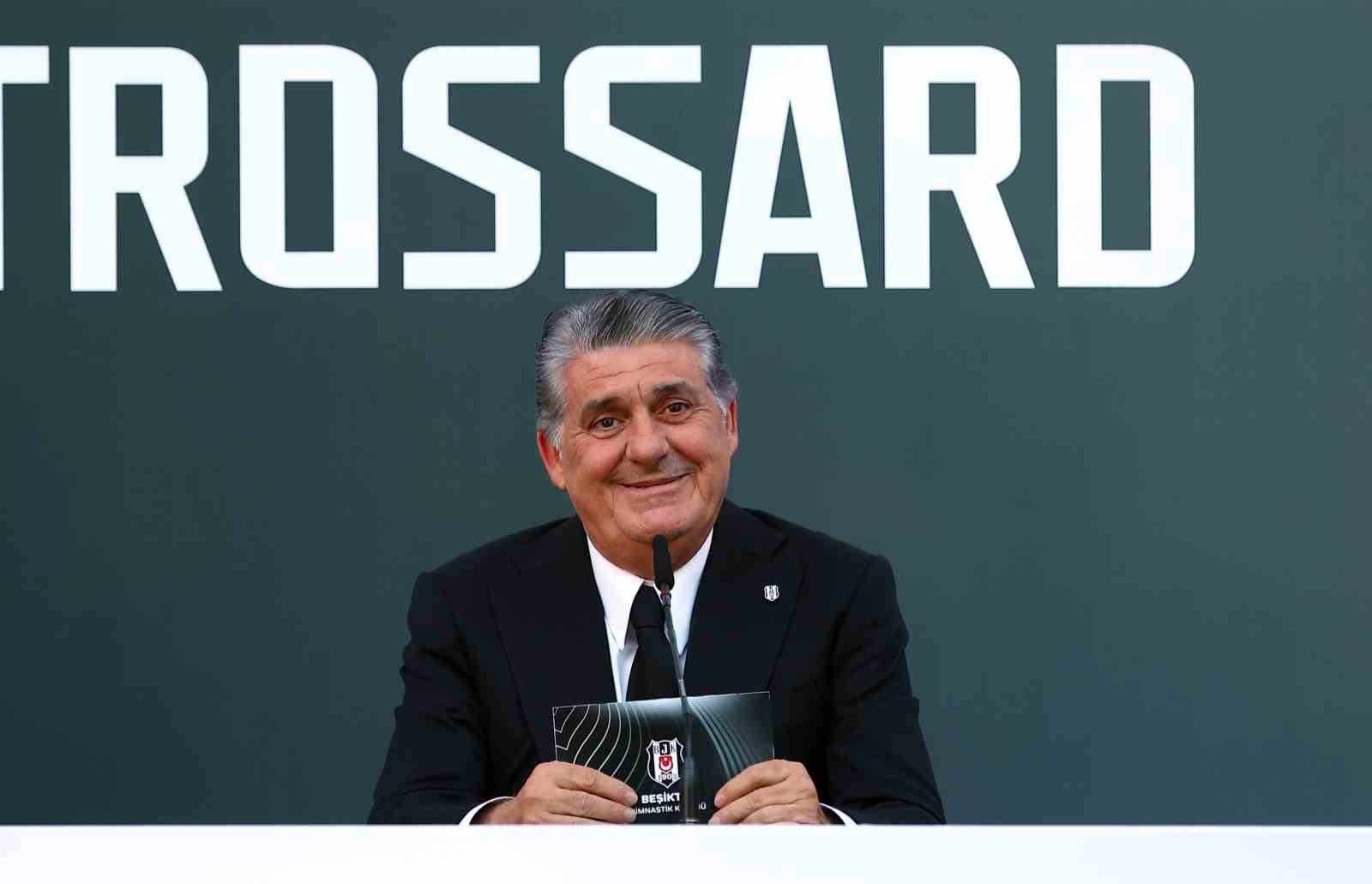 Leandro Trossard, 20 bin taraftarın önünde imzayı attı