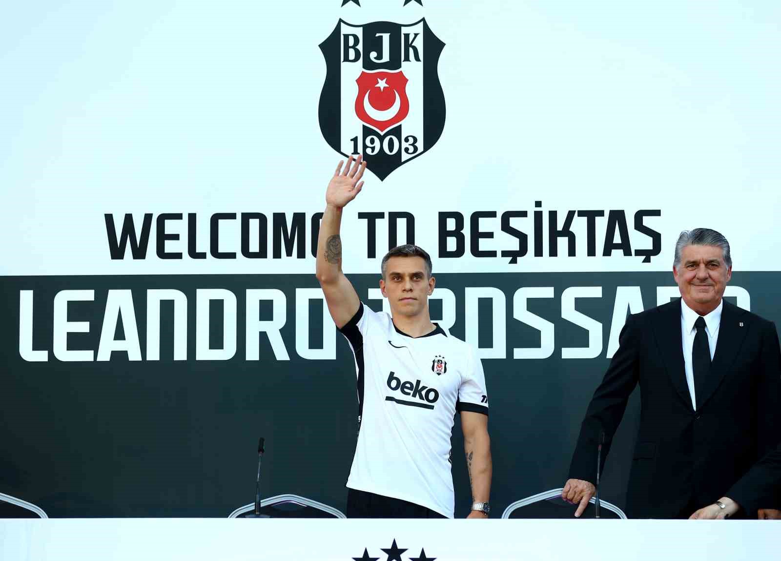 Leandro Trossard, 20 bin taraftarın önünde imzayı attı