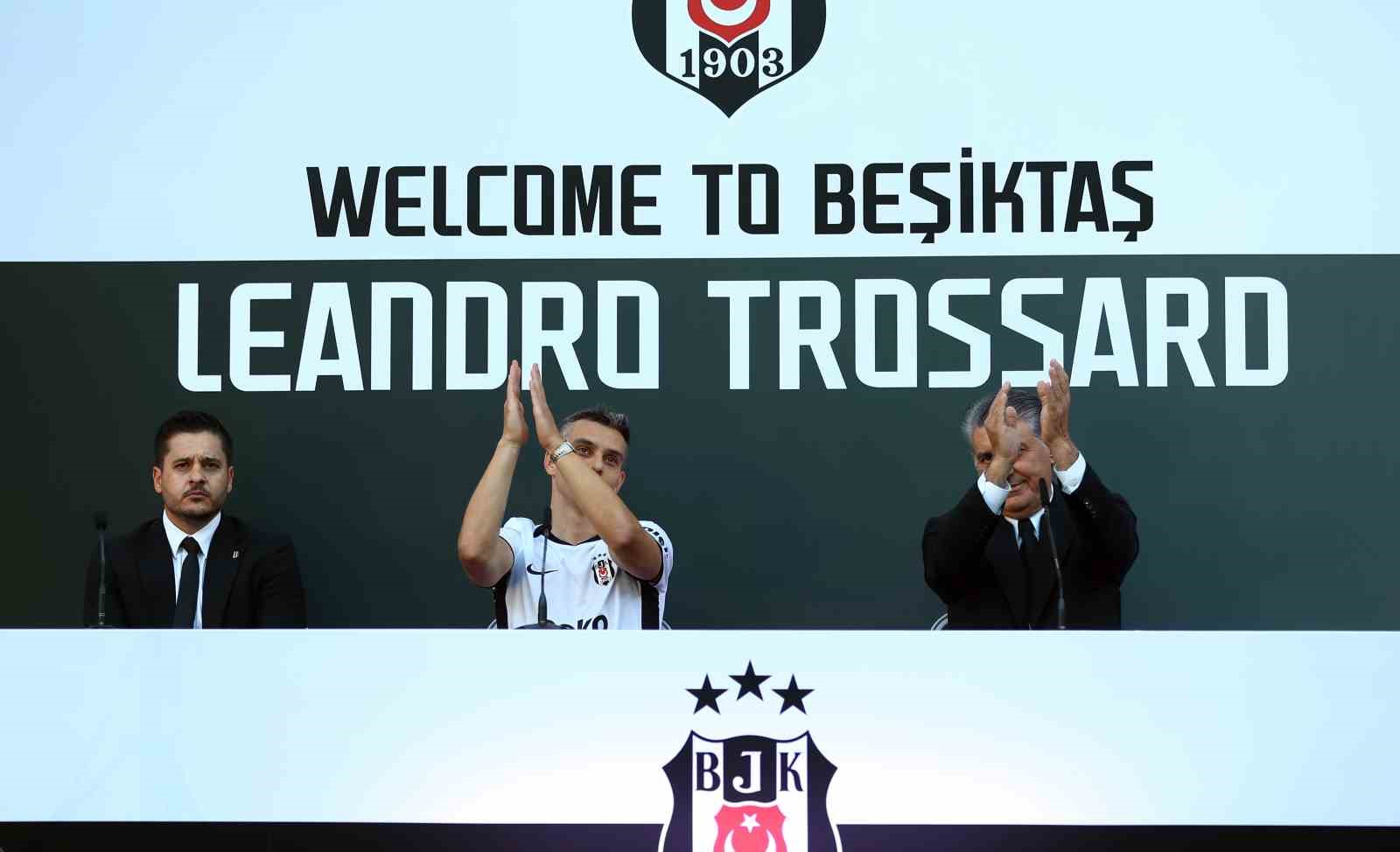 Leandro Trossard, 20 bin taraftarın önünde imzayı attı