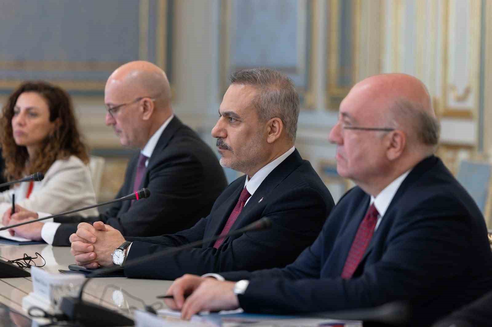 Bakan Fidan, Ukrayna Devlet Başkanı Zelenskiy ile bir araya geldi