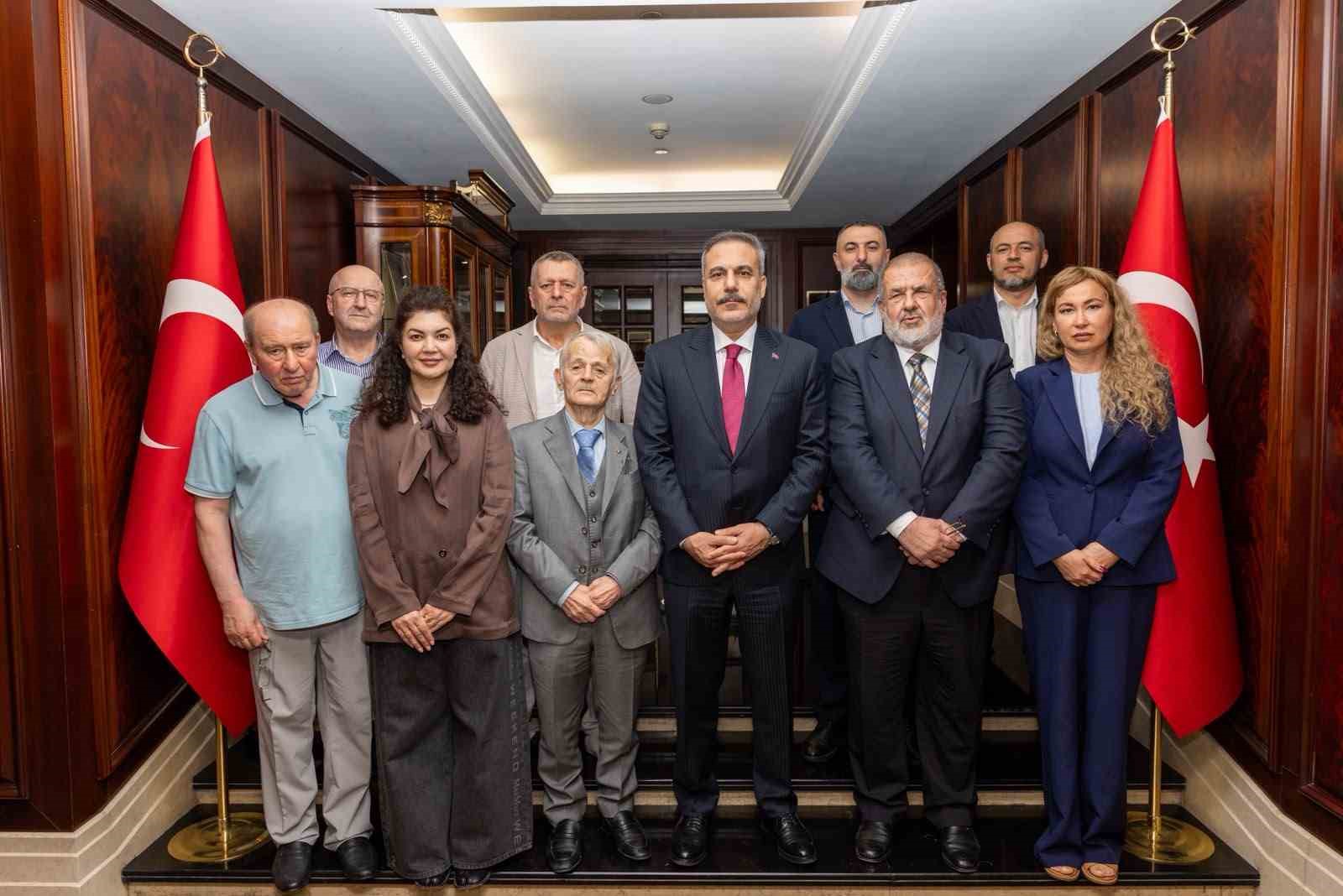 Bakan Fidan, Kırım Tatarlarının milli lideri Kırımoğlu ve KTMM Başkanı Çubarov ile bir araya geldi