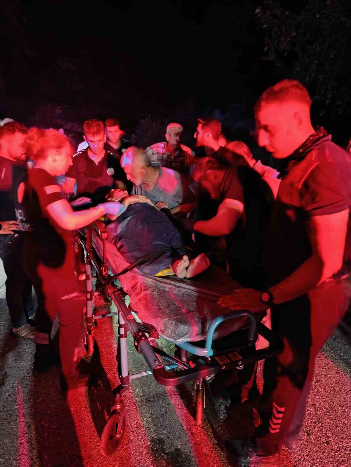 Otomobilde uçurumdan uçtu: anne, baba ve 3 evladı yaralandı