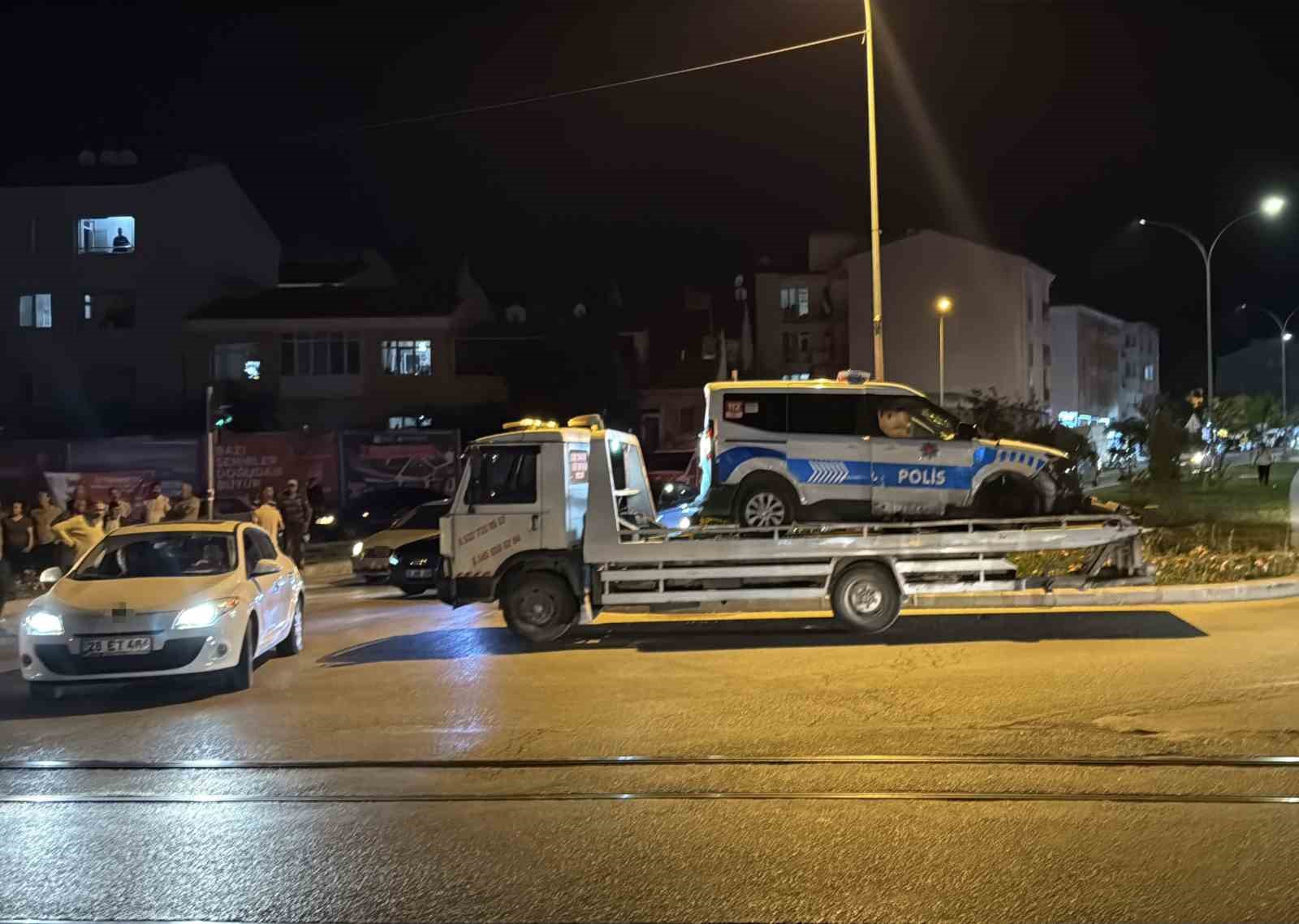 Polis aracı ile otomobil çarpıştı: 2’si polis 3 yaralı
