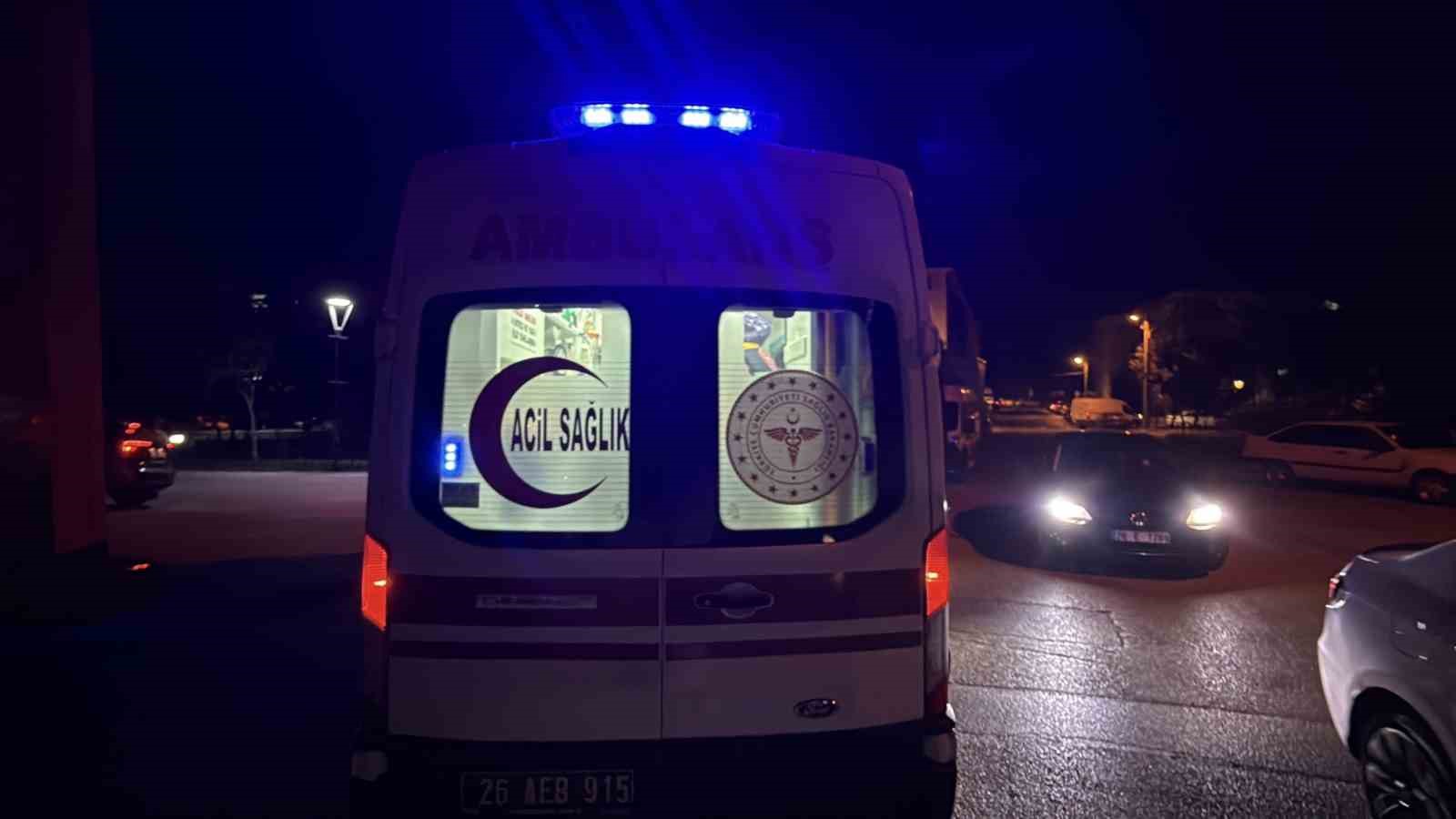Eskişehir’de polisten kaçan motosikletli kaza yaptı