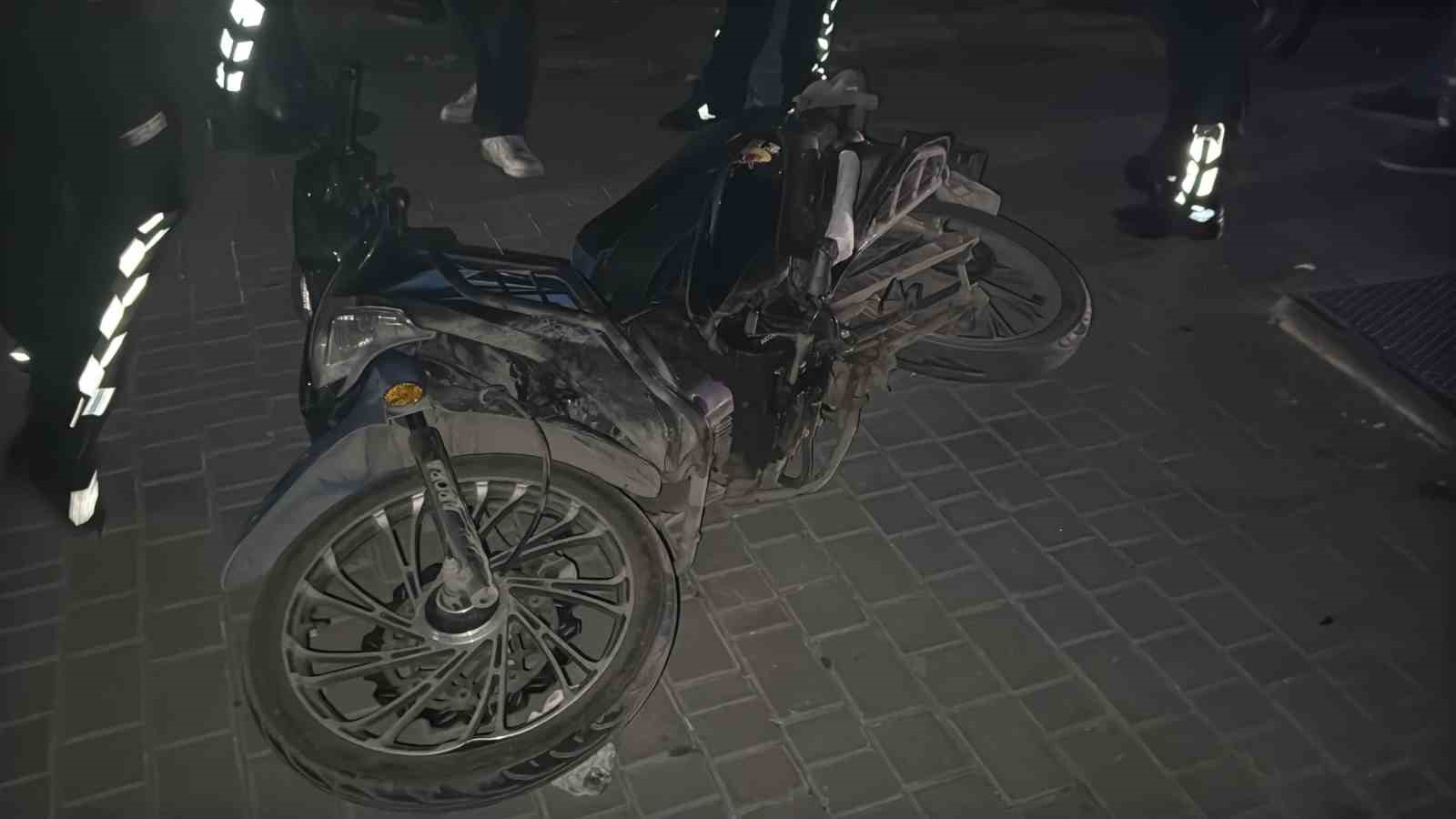 Eskişehir’de polisten kaçan motosikletli kaza yaptı