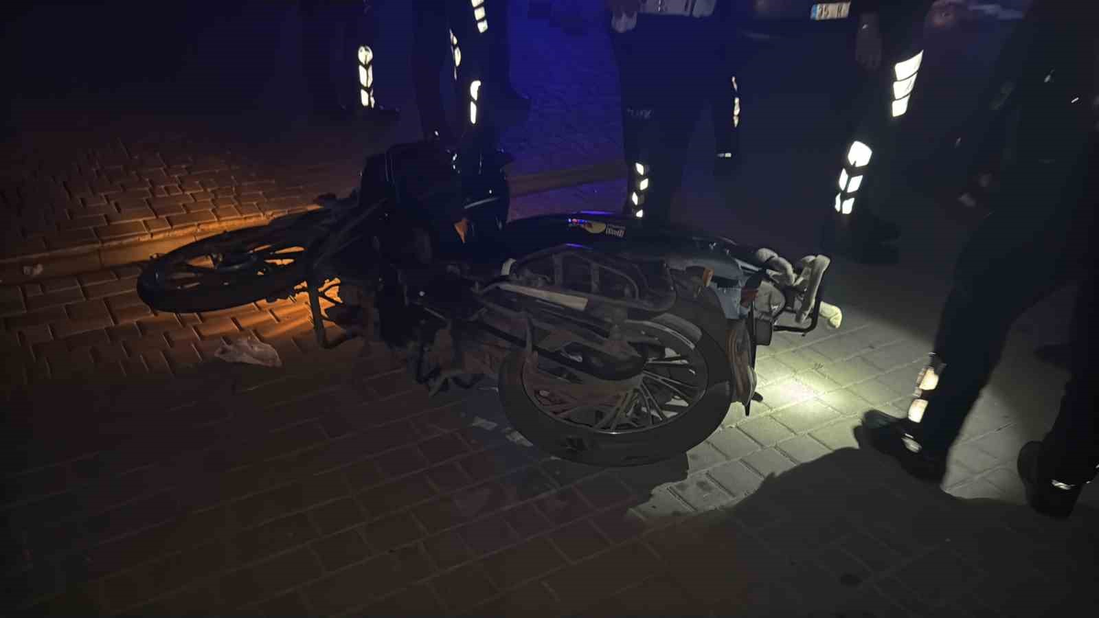 Eskişehir’de polisten kaçan motosikletli kaza yaptı