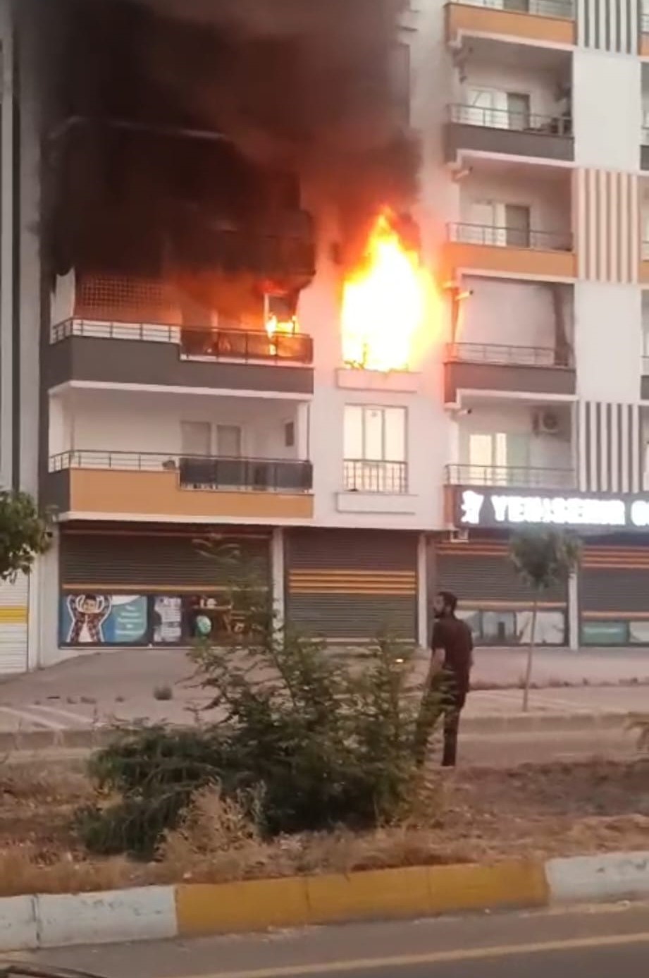 Batman’da apartman dairesinde yangın