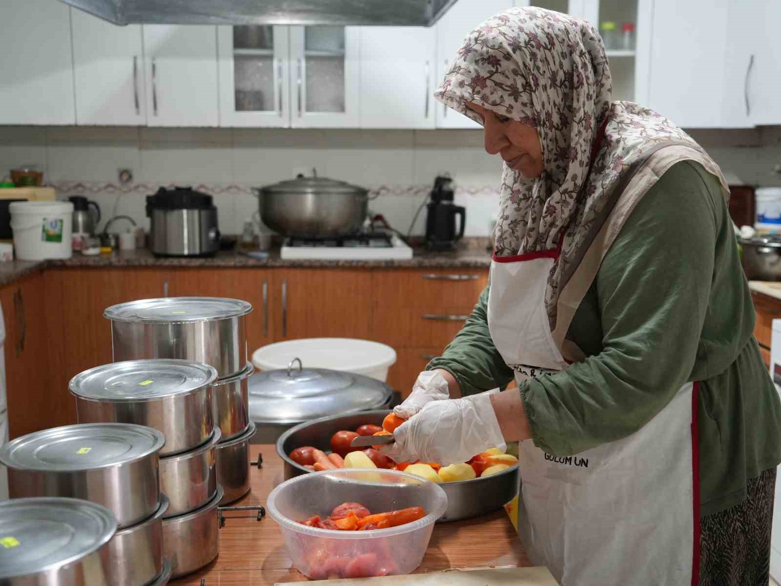 Devlet destekledi, anne ve kızı azimle başardı: 11 yıldır köydeki restoranda damakları şenlendiriyorlar