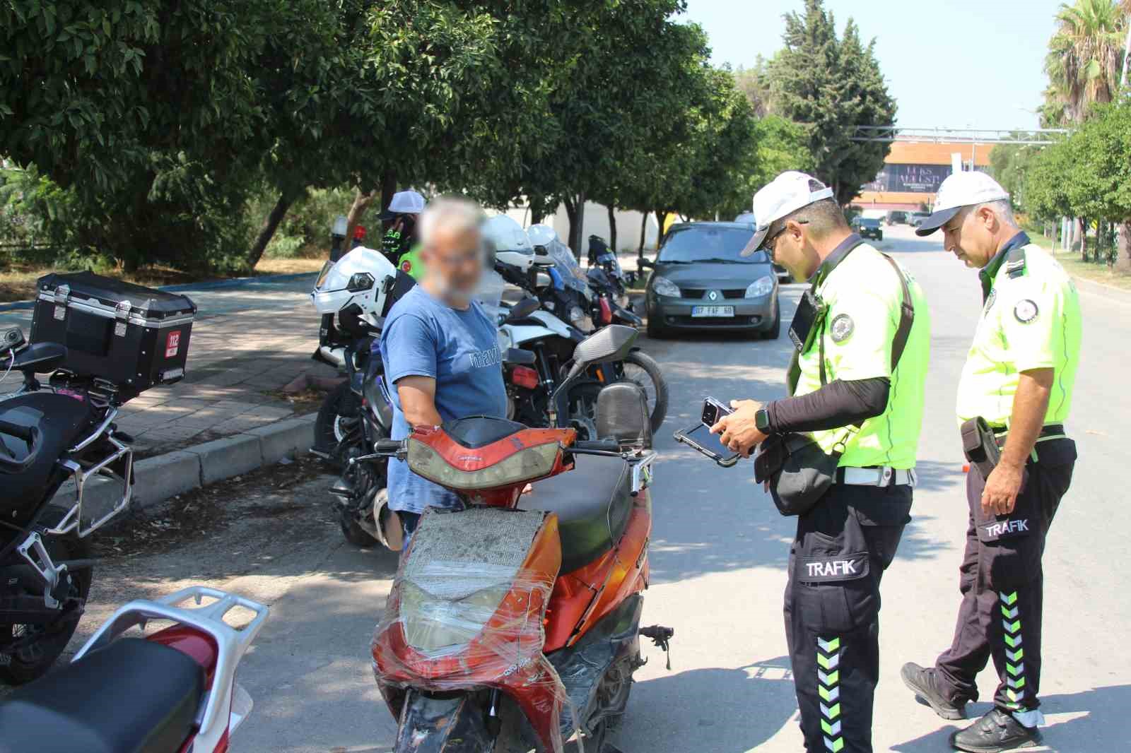 "Gideceğim yer yakın olduğu için kask takmadım" dedi, cezadan kurtulamadı
