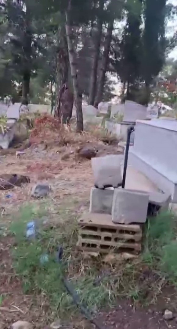 Mezarlıktaki muslukları çalan hırsızlara vatandaştan tepki