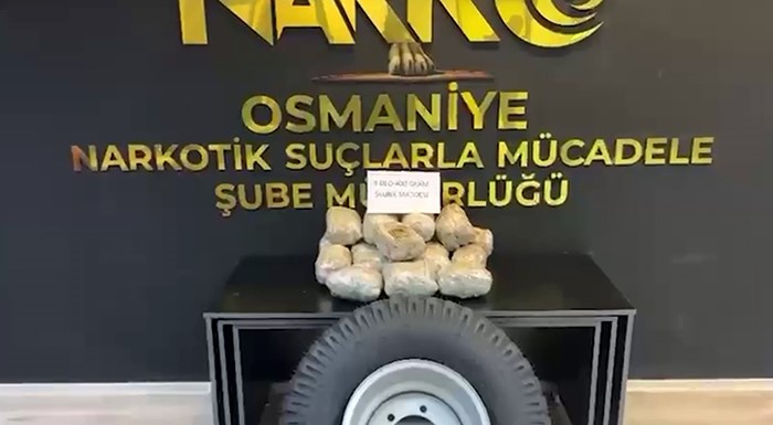 Yedek lastiğe saklanan uyuşturucuyu ’Jardi’ buldu