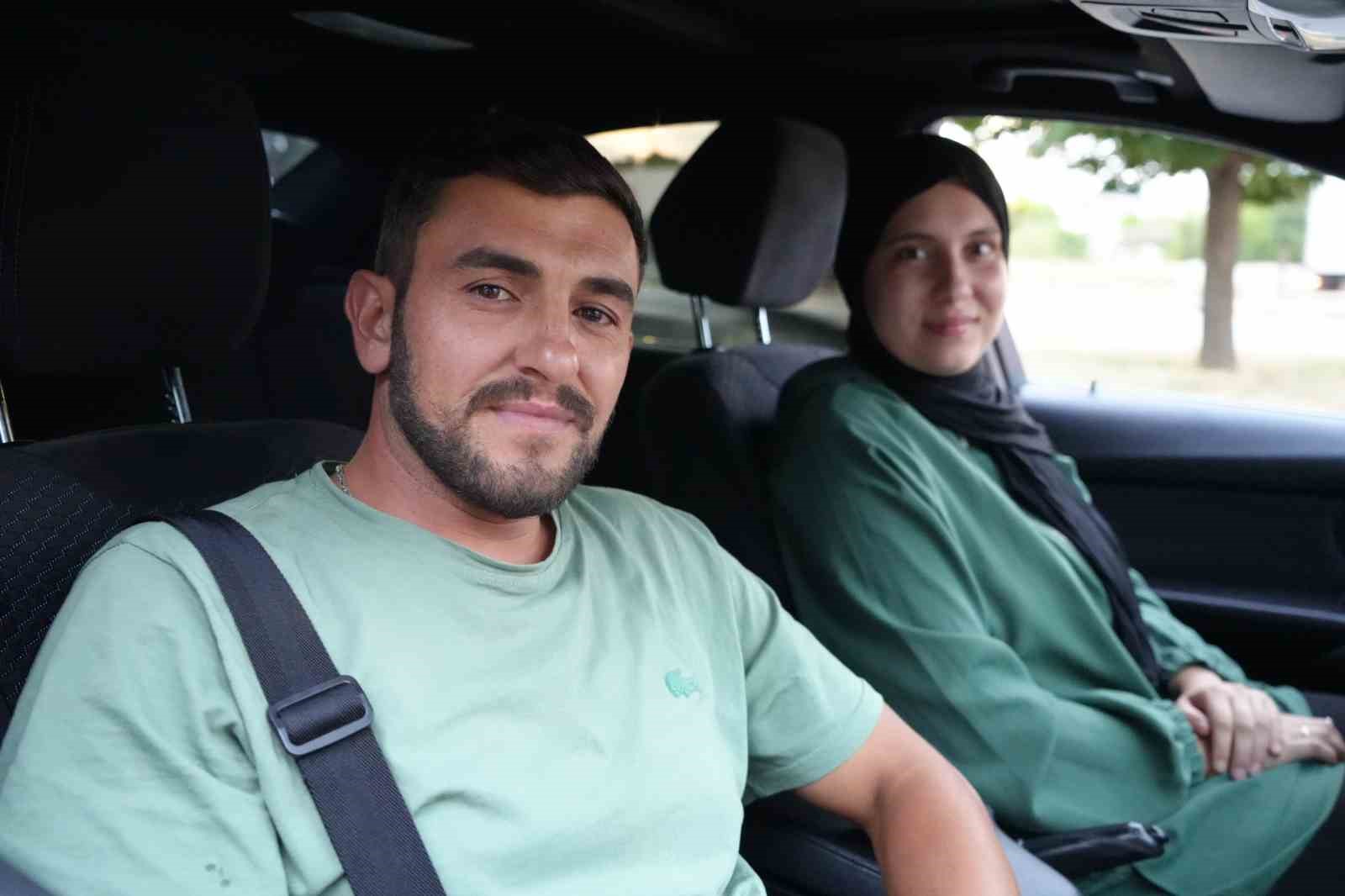 Bayrak ve ezan hasretiyle yola çıkan gurbetçilerin Kapıkule’den yurda girişleri sürüyor