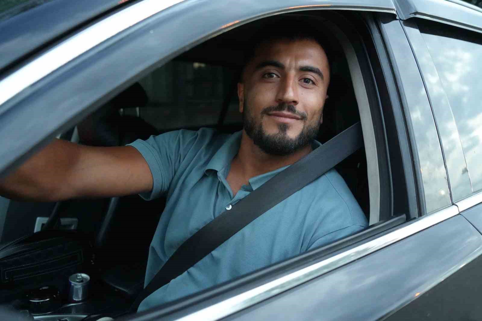 Bayrak ve ezan hasretiyle yola çıkan gurbetçilerin Kapıkule’den yurda girişleri sürüyor