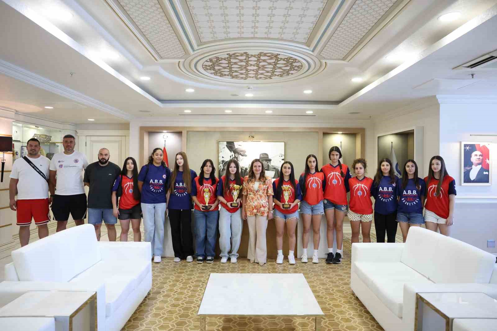 Büşra Özdemir: "14 farklı branşta spora destek veriyoruz"
