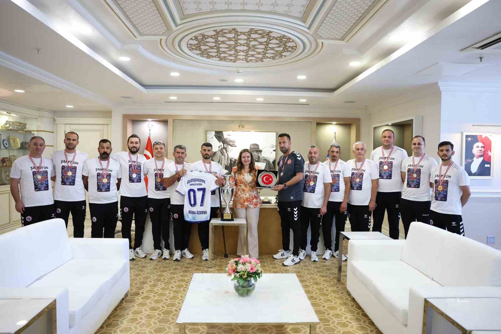 Büşra Özdemir: "14 farklı branşta spora destek veriyoruz"
