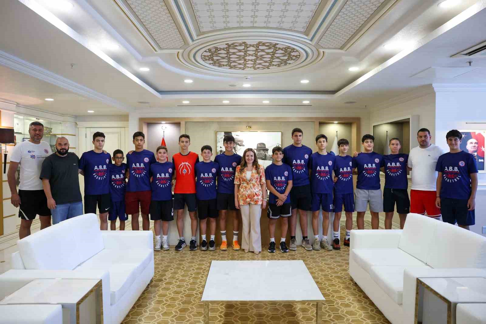 Büşra Özdemir: "14 farklı branşta spora destek veriyoruz"