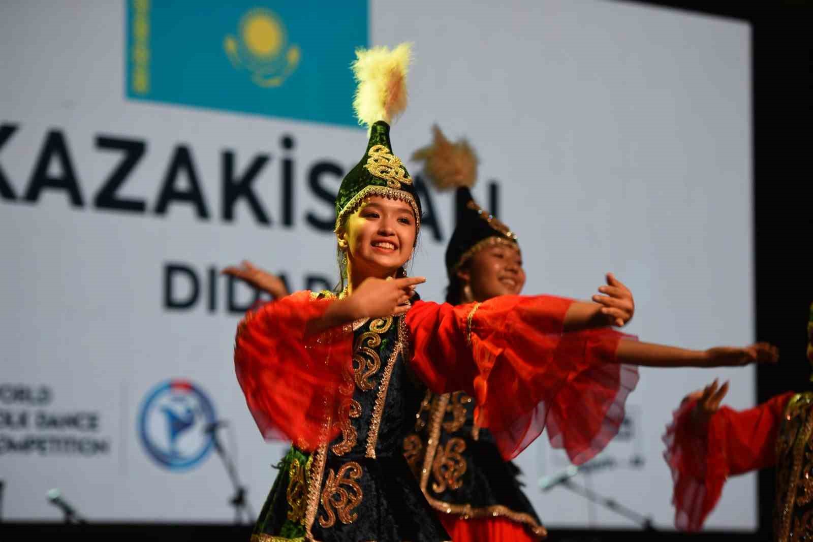 Dünya dansları Balıkesir sahnelendi