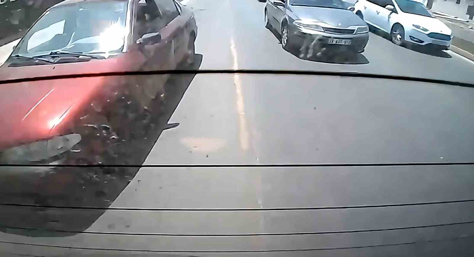 O anları araç kamerası kaydetti: Trafiği tehlikeye düşürdü 261 bin TL ceza yedi
