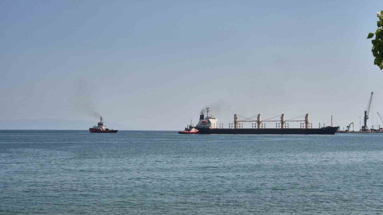 Tekirdağ açıklarında 4 gün önce karaya oturan çeltik yüklü gemi kurtarıldı