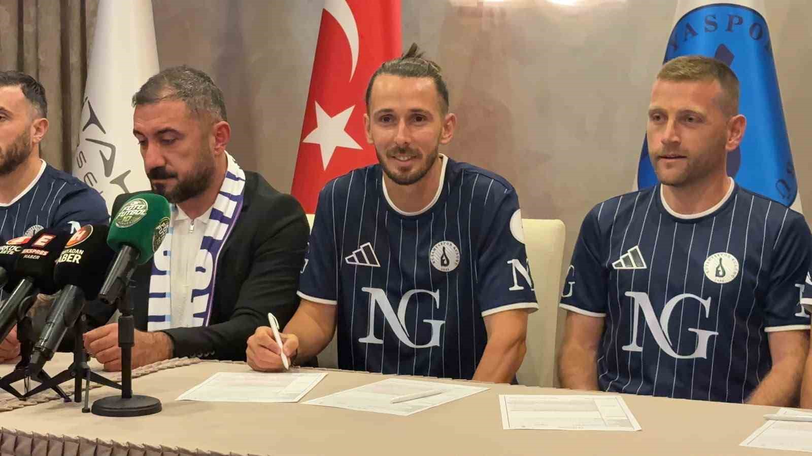 Kütahyaspor 9 futbolcuyla sözleşme imzaladı