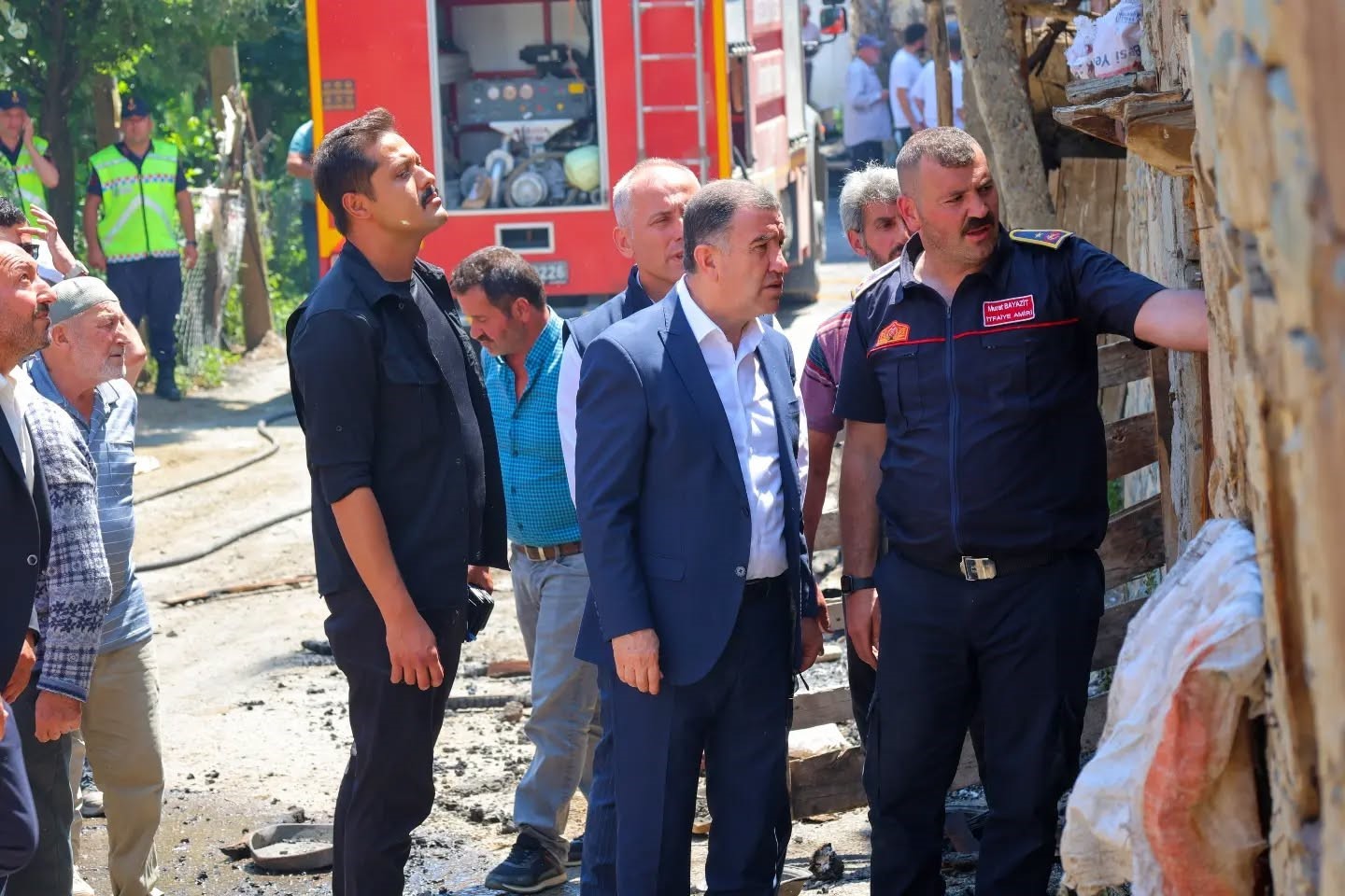 Bayburt’ta çıkan yangında hasar gören 5 ev ve 3 samanlık havadan görüntülendi