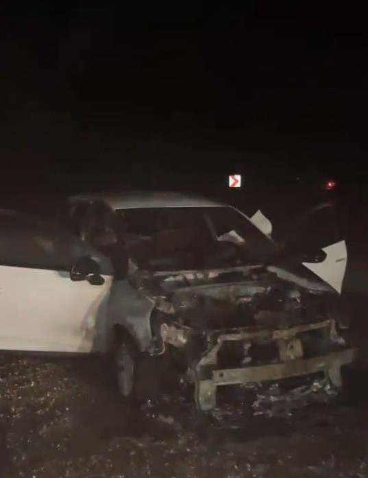 Osmaniye’de otomobilin motor kısmında çıkan yangın söndürüldü