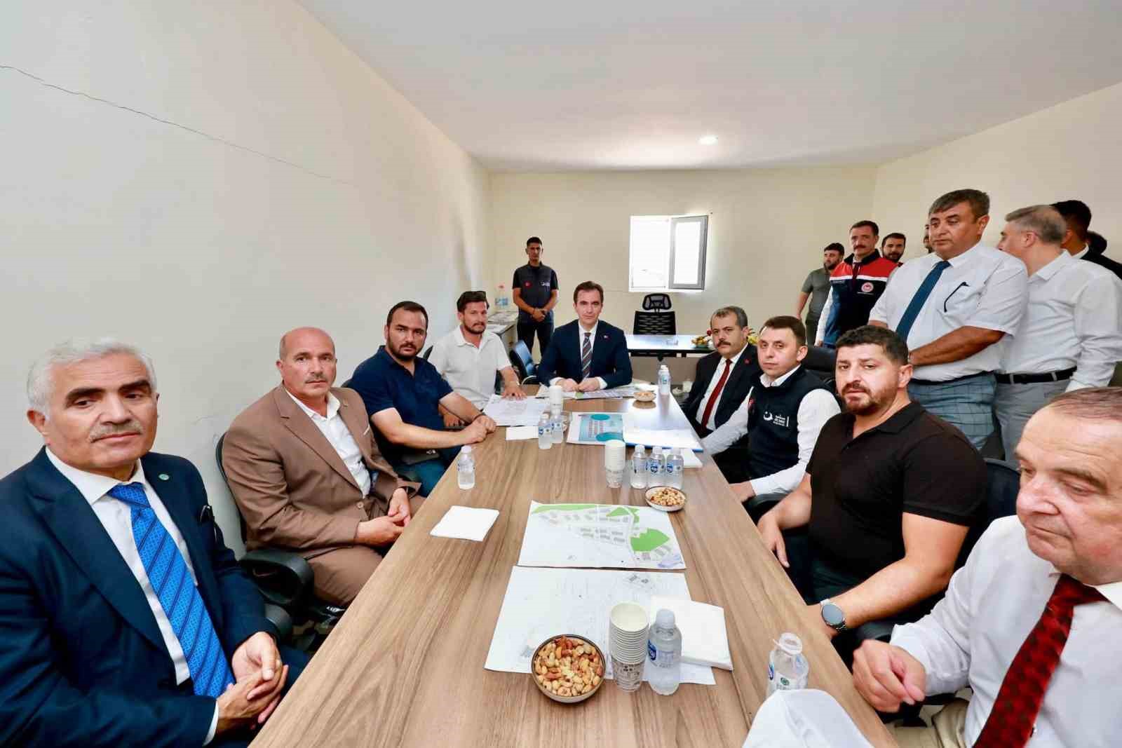 Vali Karakaya, Ahlat’taki Ahıskalı Türkleri TOKİ konutlarını inceledi