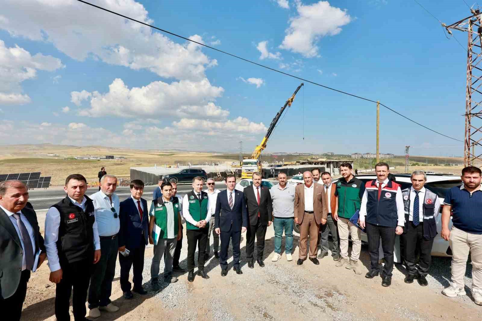 Ahlat içme suyu isale hattı projesi hızla ilerliyor