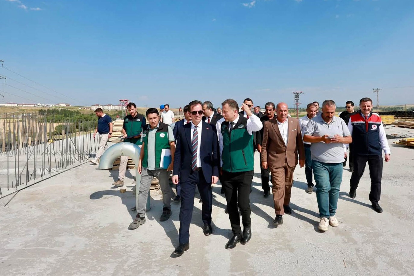 Ahlat içme suyu isale hattı projesi hızla ilerliyor