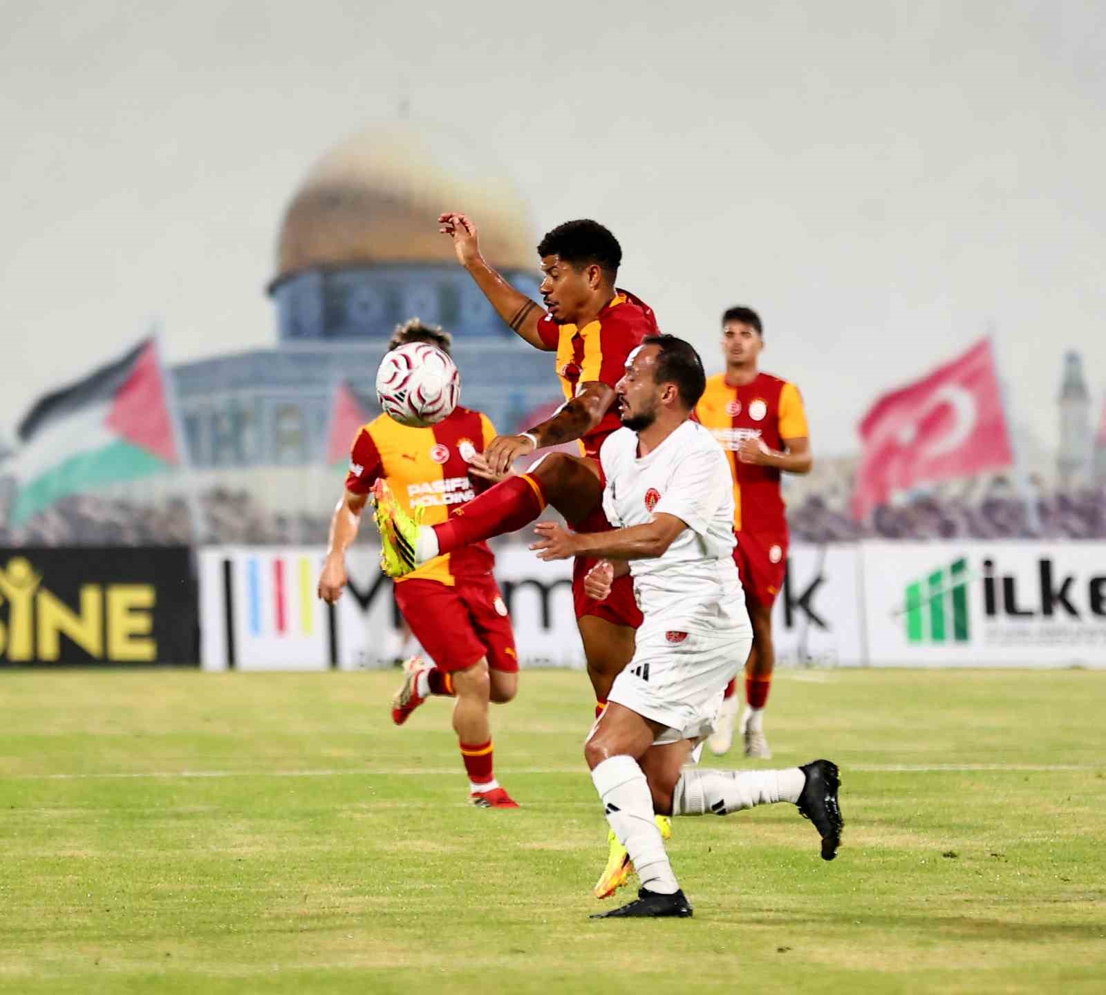 Galatasaray ilk hazırlık maçını farklı kazandı