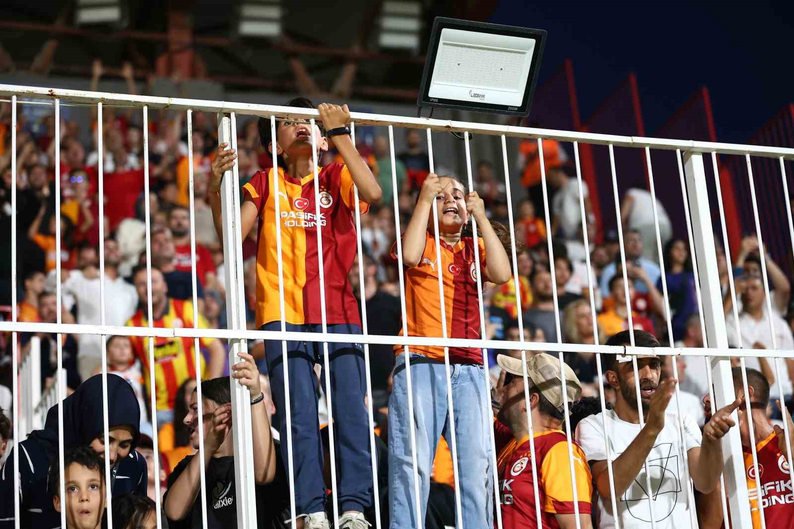 Galatasaray ilk hazırlık maçını farklı kazandı