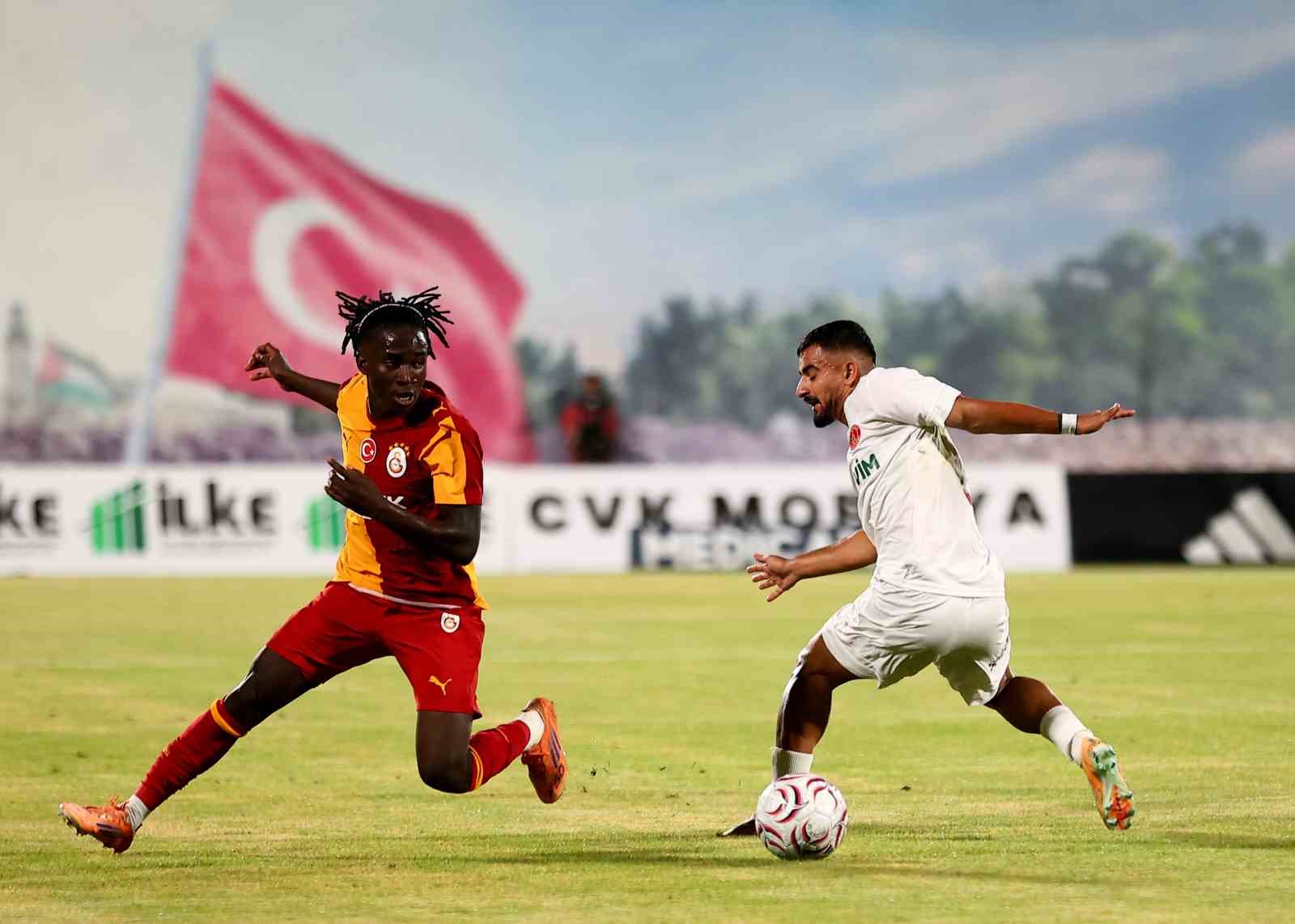 Galatasaray ilk hazırlık maçını farklı kazandı