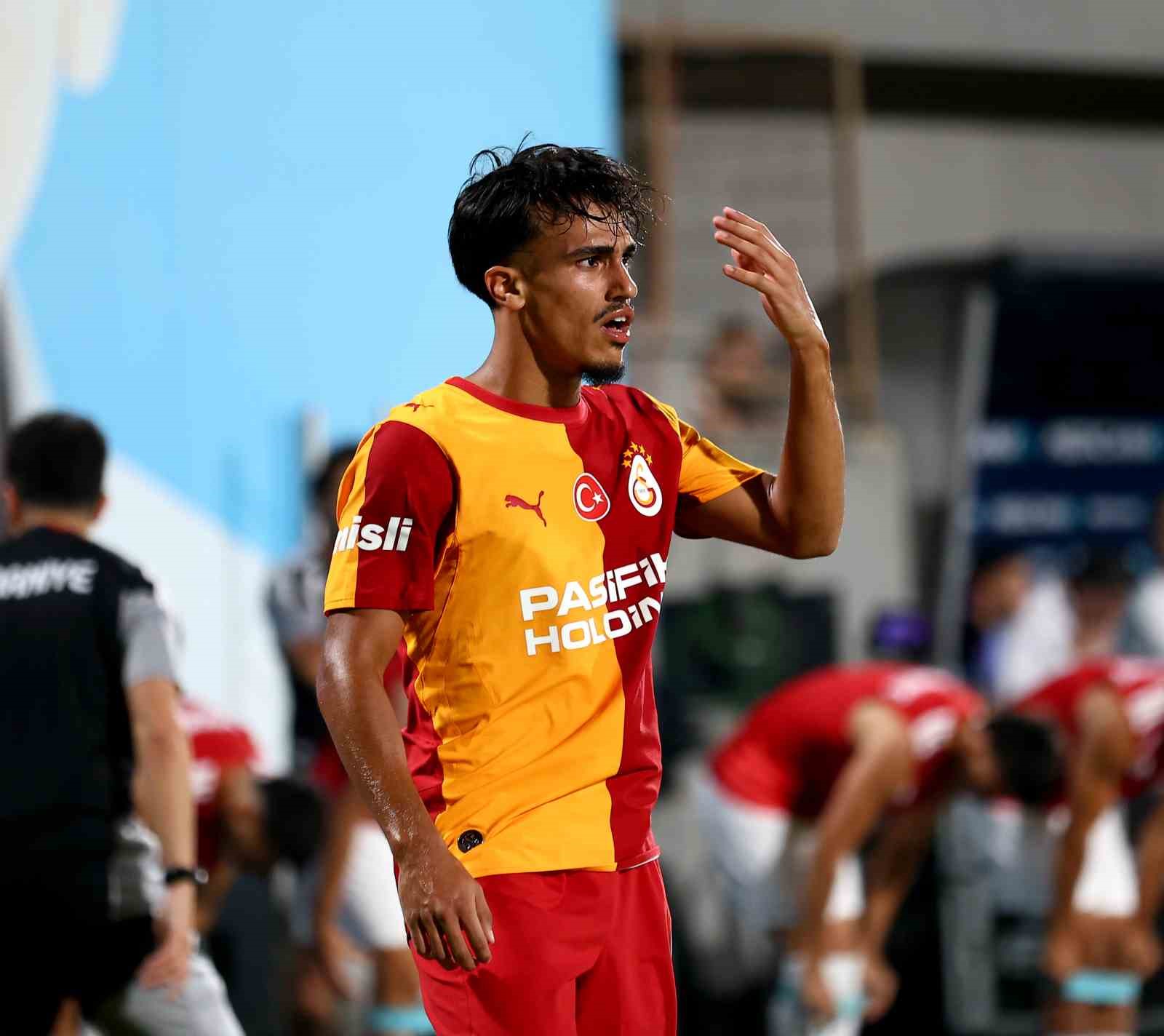 Galatasaray ilk hazırlık maçını farklı kazandı